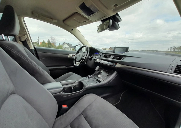 Lexus CT cena 74900 przebieg: 185000, rok produkcji 2020 z Mikołajki małe 211